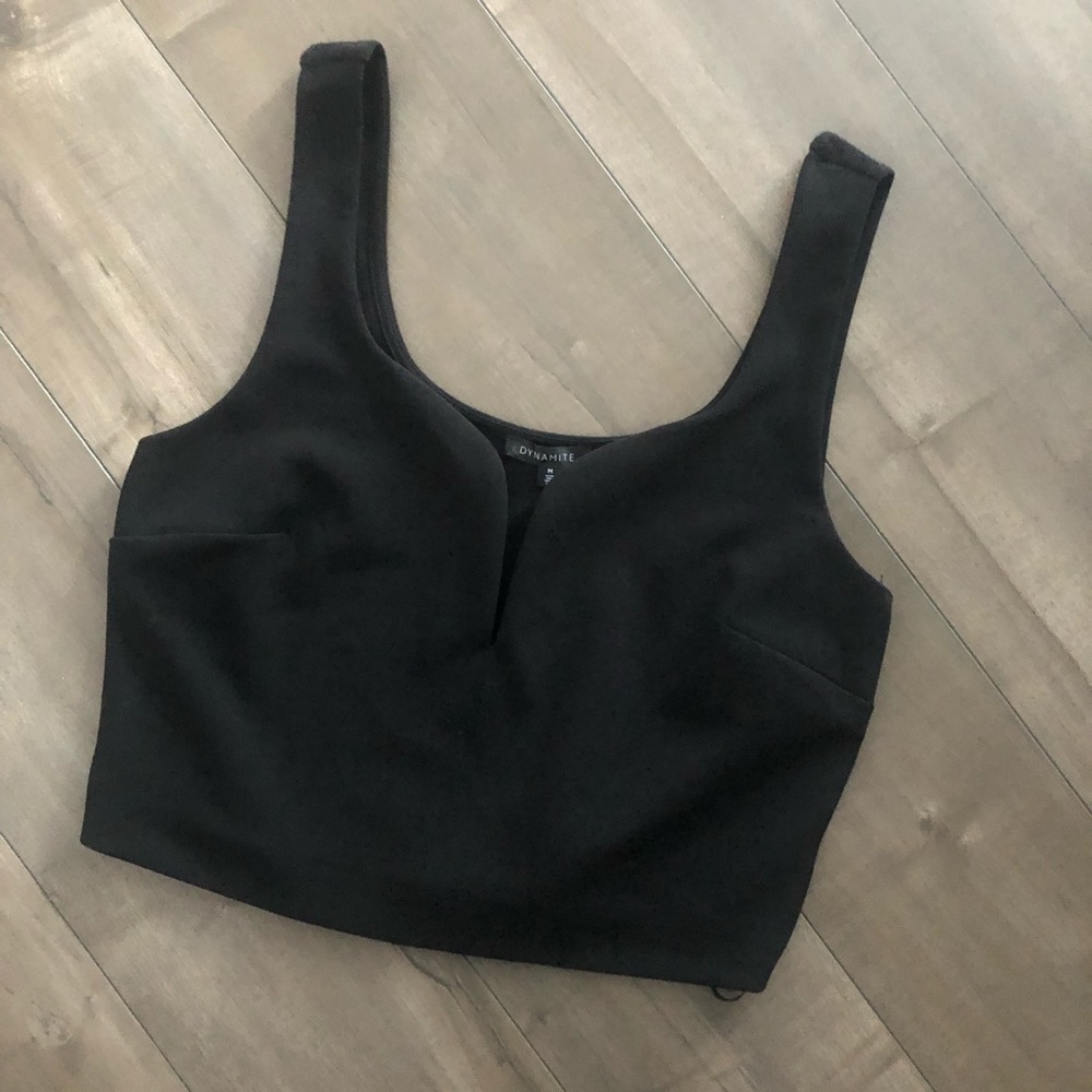 Dynamite Black Crop Top w. Sweetheart Front Slit